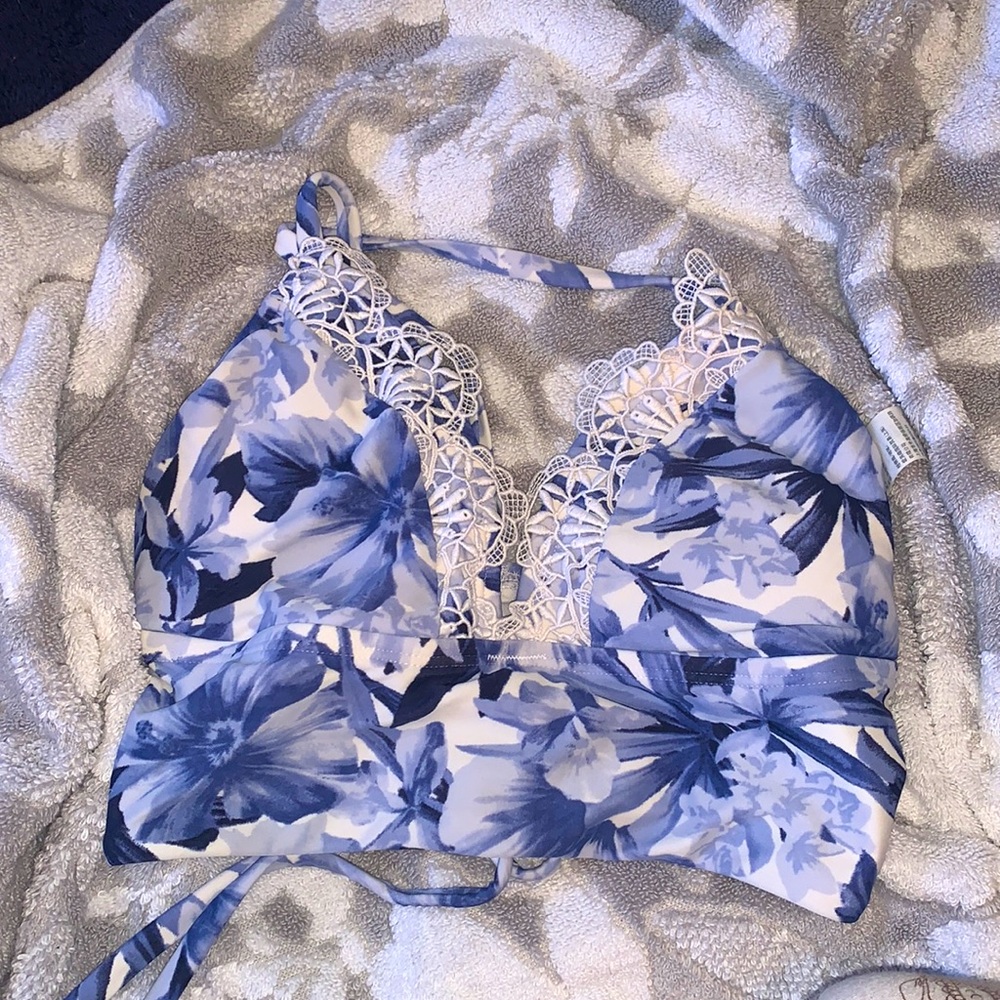 Hollister bikini top, M